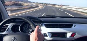 como manejar volante curvas