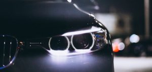 Leer más sobre el artículo Faros LED vs. halógenos: ¿Cuáles son las diferencias para tu auto seminuevo?