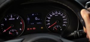 Leer más sobre el artículo Descubre cómo detectar un odómetro adulterado en autos usados