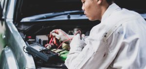 Leer más sobre el artículo Cómo revisar el sistema eléctrico de un auto seminuevo