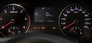 Leer más sobre el artículo ¿Qué indican las señalizaciones del tablero de tu auto?