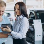 ¿Qué revisar en la tarjeta de propiedad al comprar un auto seminuevo?
